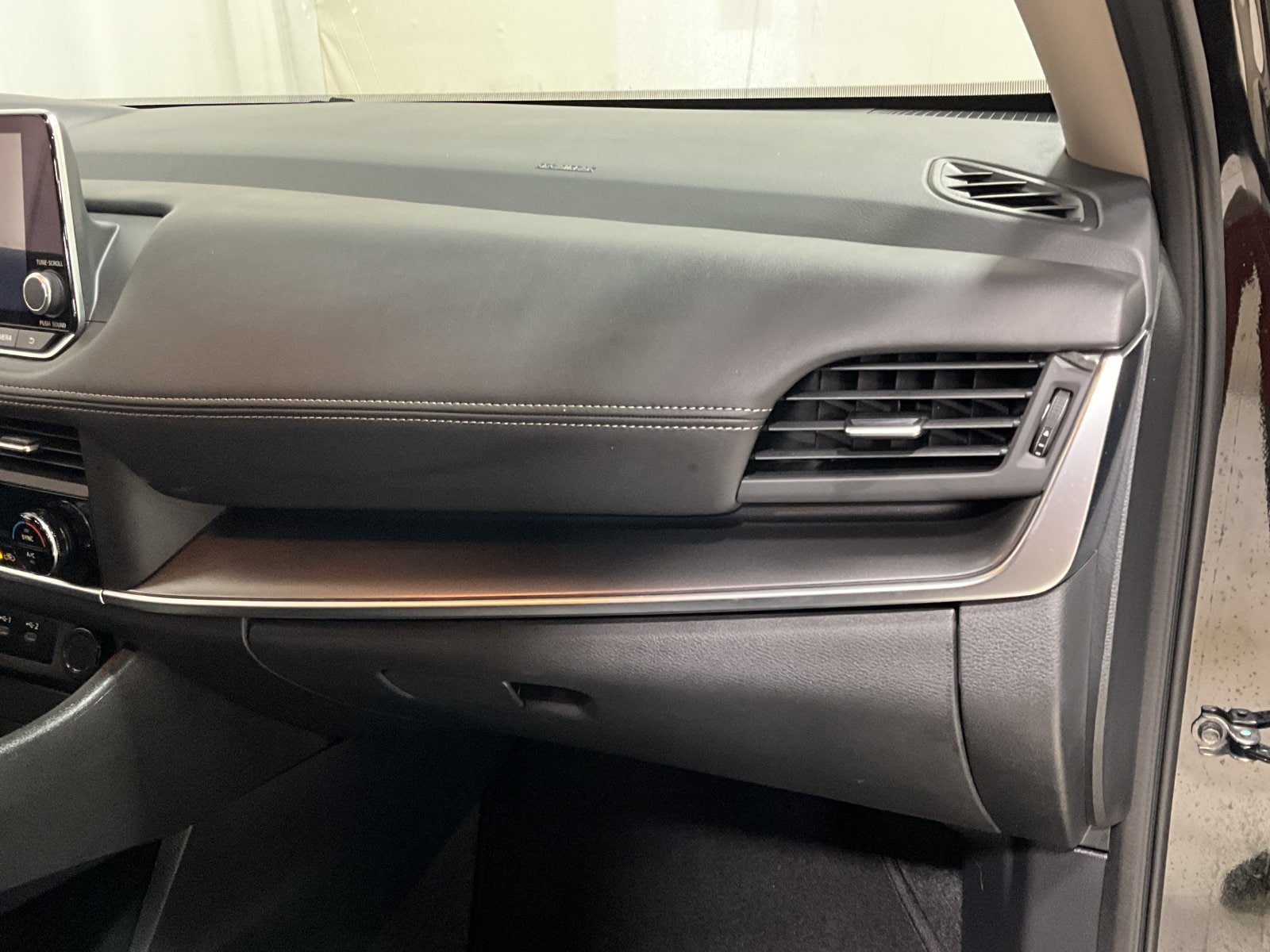 Used 2026 Nissan Rogue SV AWD/4WD image 16