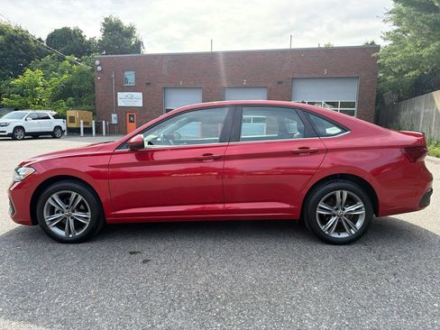 Used 2023 Volkswagen Jetta SE FWD image 3