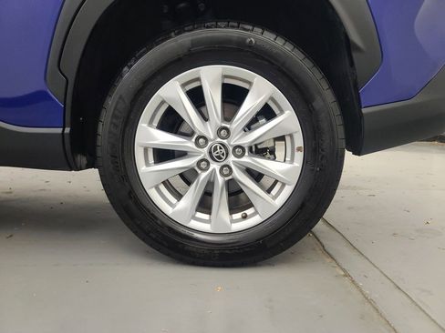 Used 2025 Toyota Corolla Cross LE image 10