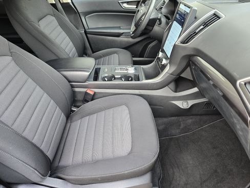 Used 2024 Ford Edge SE w/ Black Appearance Package image 10