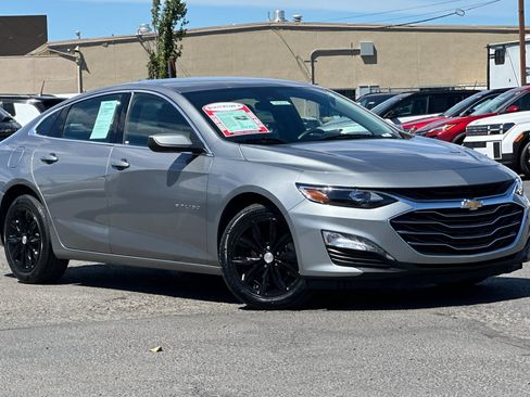 Used 2024 Chevrolet Malibu LT FWD image 2
