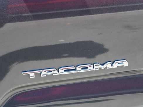 Used 2021 Toyota Tacoma TRD Off-Road w/ Technology Package AWD/4WD image 13