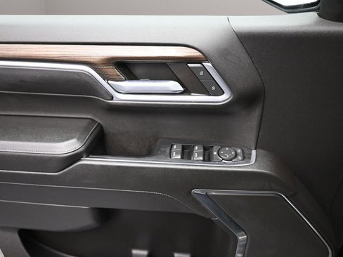 Used 2022 Chevrolet Silverado 1500 LT AWD/4WD image 12