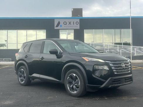 Used 2025 Nissan Rogue SV AWD/4WD image 1