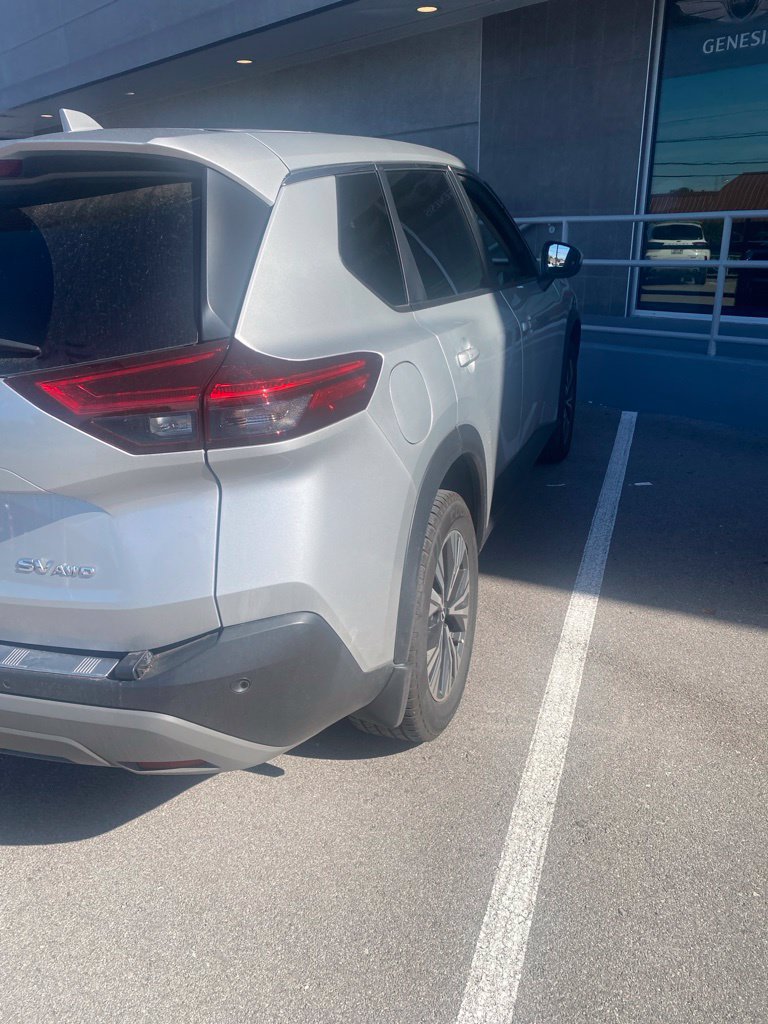 Used 2023 Nissan Rogue SV AWD/4WD image 3