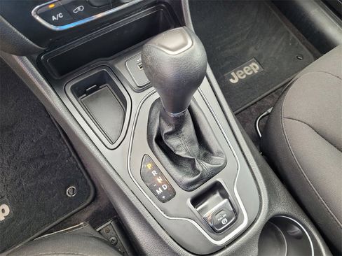 Used 2019 Jeep Cherokee Latitude w/ Popular Appearance Group image 14