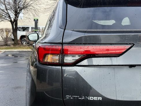 Used 2025 Mitsubishi Outlander SEL image 35