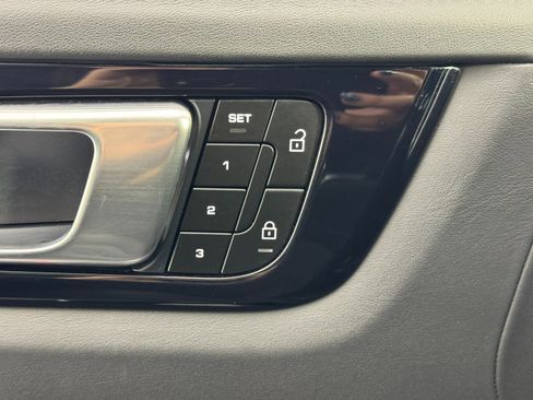 Used 2023 Porsche Cayenne S Platinum image 18