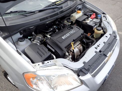 Used 2010 Chevrolet Aveo LT image 17