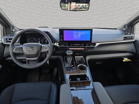 New 2026 Toyota Sienna Platinum AWD/4WD image 9
