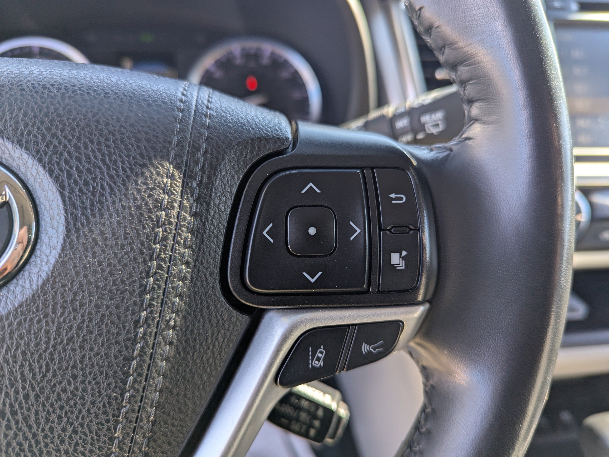 Used 2019 Toyota Highlander Limited AWD/4WD image 16