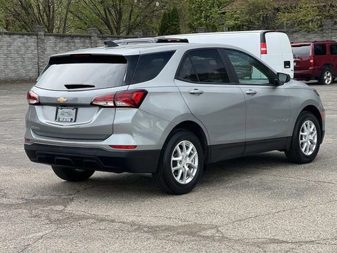 Used 2023 Chevrolet Equinox LS w/ LS Convenience Package FWD image 5