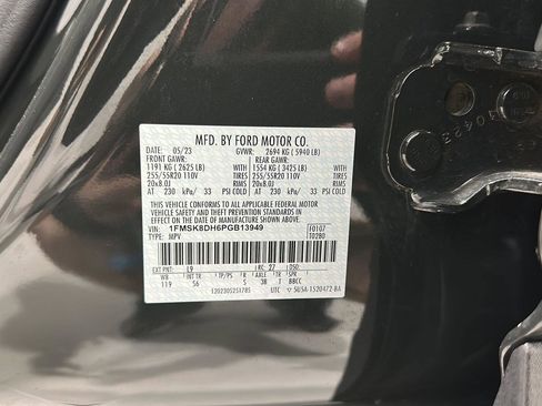 Used 2023 Ford Explorer XLT w/ Equipment Group 202A AWD/4WD image 31