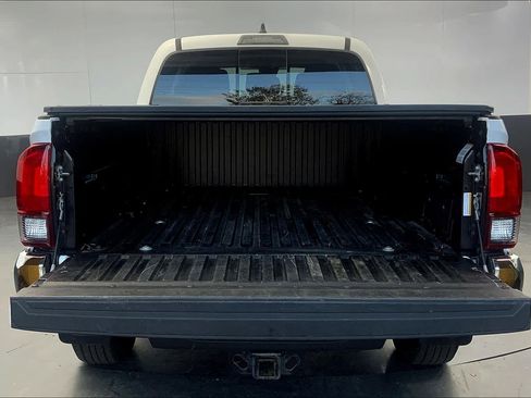Used 2020 Toyota Tacoma SR5 image 31