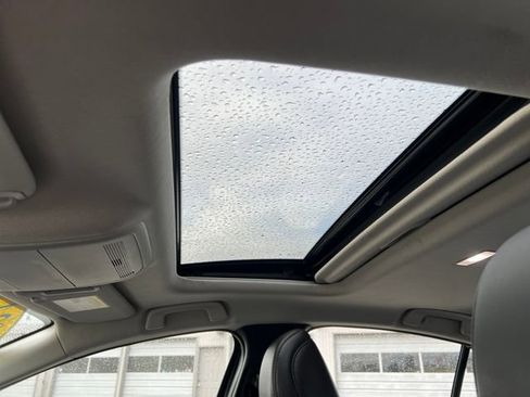 Used 2024 MAZDA MAZDA3 s image 27