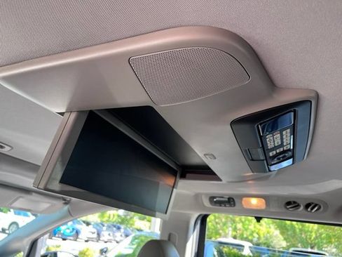 Used 2016 Honda Odyssey Touring Elite image 10