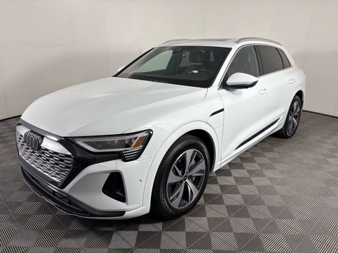 Used 2024 Audi Q8 e-tron Premium Plus w/ Premium Plus Package AWD/4WD image 4