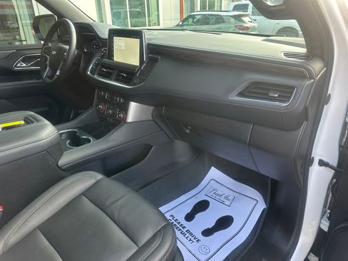 Used 2023 Chevrolet Suburban LT w/ Luxury Package AWD/4WD image 11