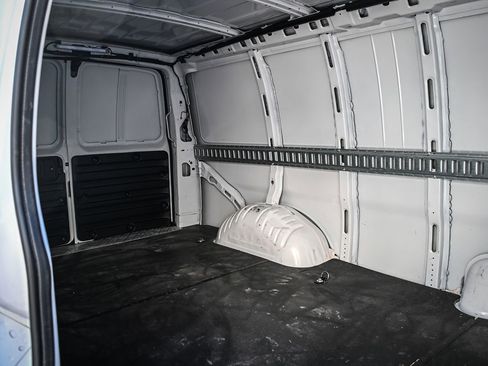 Used 2024 Chevrolet Express 2500 Extended w/ Driver Convenience Package RWD image 15