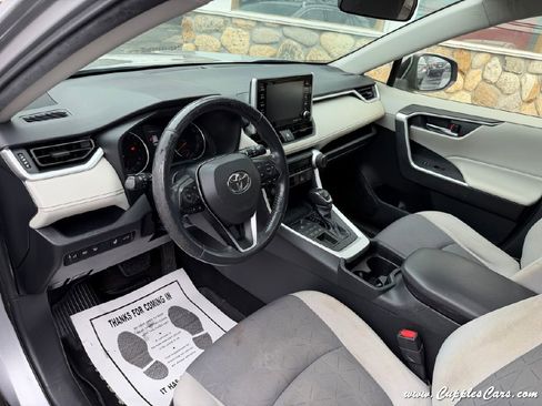 Used 2019 Toyota RAV4 XLE w/ Convenience Package image 5
