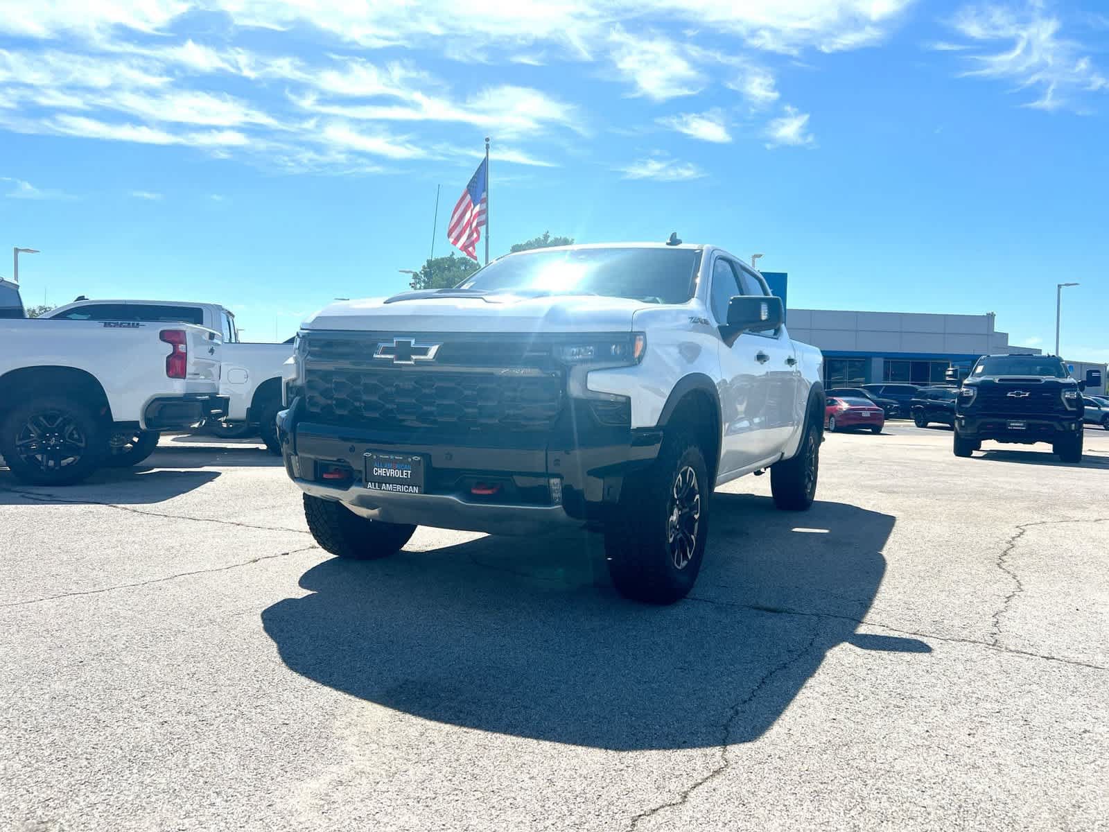 Used 2020 Chevrolet Silverado 1500 RST w/ Texas Edition AWD/4WD image 2
