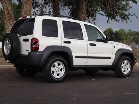 Used 2006 Jeep Liberty Sport AWD/4WD image 5