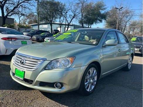 Used 2010 Toyota Avalon XLS image 2