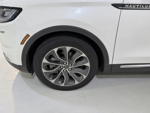 Used 2023 Lincoln Nautilus Reserve w/ Luxury Package FWD image 9