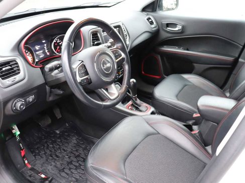 Used 2019 Jeep Compass Trailhawk w/ Cold Weather Group image 10