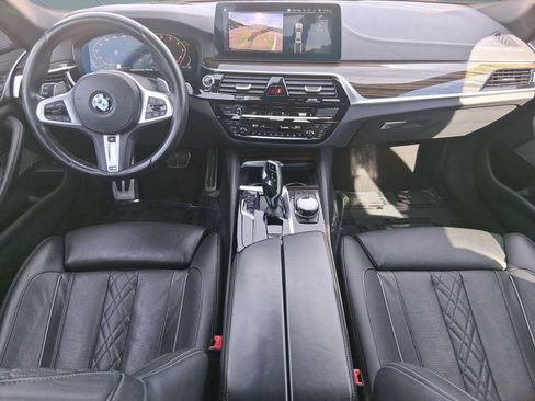 Used 2021 BMW M550i xDrive w/ Dynamic Handling Package image 14