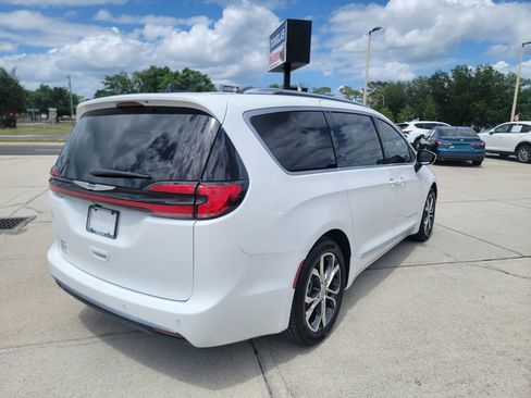 Used 2026 Chrysler Pacifica Pinnacle image 5