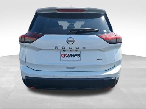 Used 2025 Nissan Rogue SV image 8