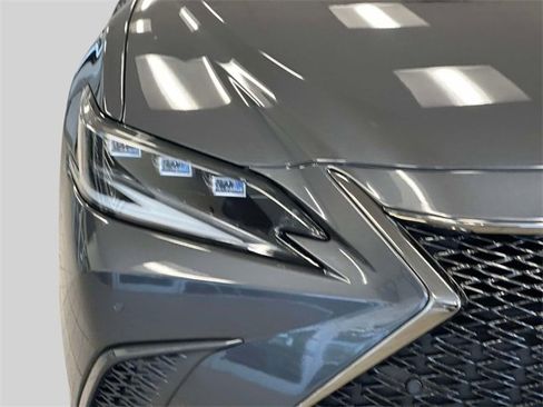 Used 2023 Lexus ES 300h F Sport image 9