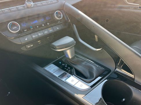 Used 2025 Hyundai Elantra Limited image 43