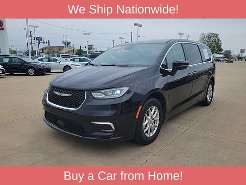 Used 2024 Chrysler Pacifica Touring-L FWD image 2