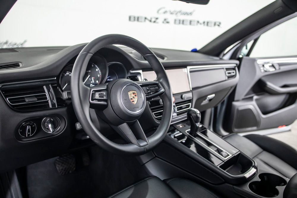 Used 2025 Porsche Macan Turbo AWD/4WD image 21