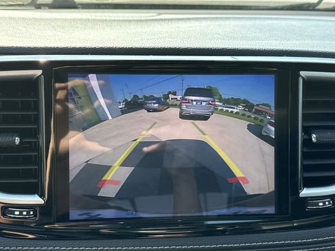 Used 2023 Chrysler Pacifica Limited FWD image 25