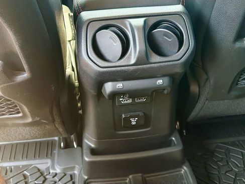 Used 2022 Jeep Wrangler Unlimited Rubicon w/ LED Lighting Group AWD/4WD image 19
