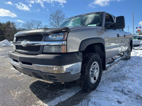 Used 2003 Chevrolet Silverado 2500 2WD Crew Cab image 18