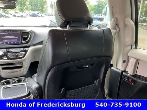 Used 2024 Chrysler Pacifica Touring-L FWD image 25