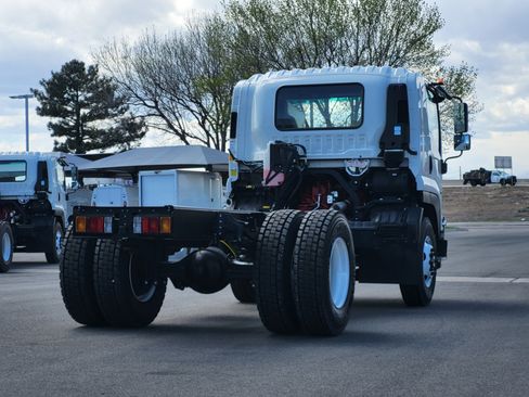New 2026 Isuzu FTR RWD image 7