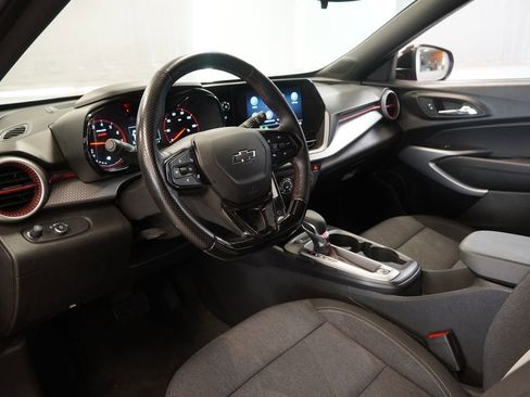Used 2024 Chevrolet Trax RS FWD image 6