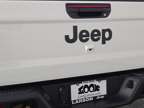 New 2026 Jeep Gladiator Sport AWD/4WD image 16