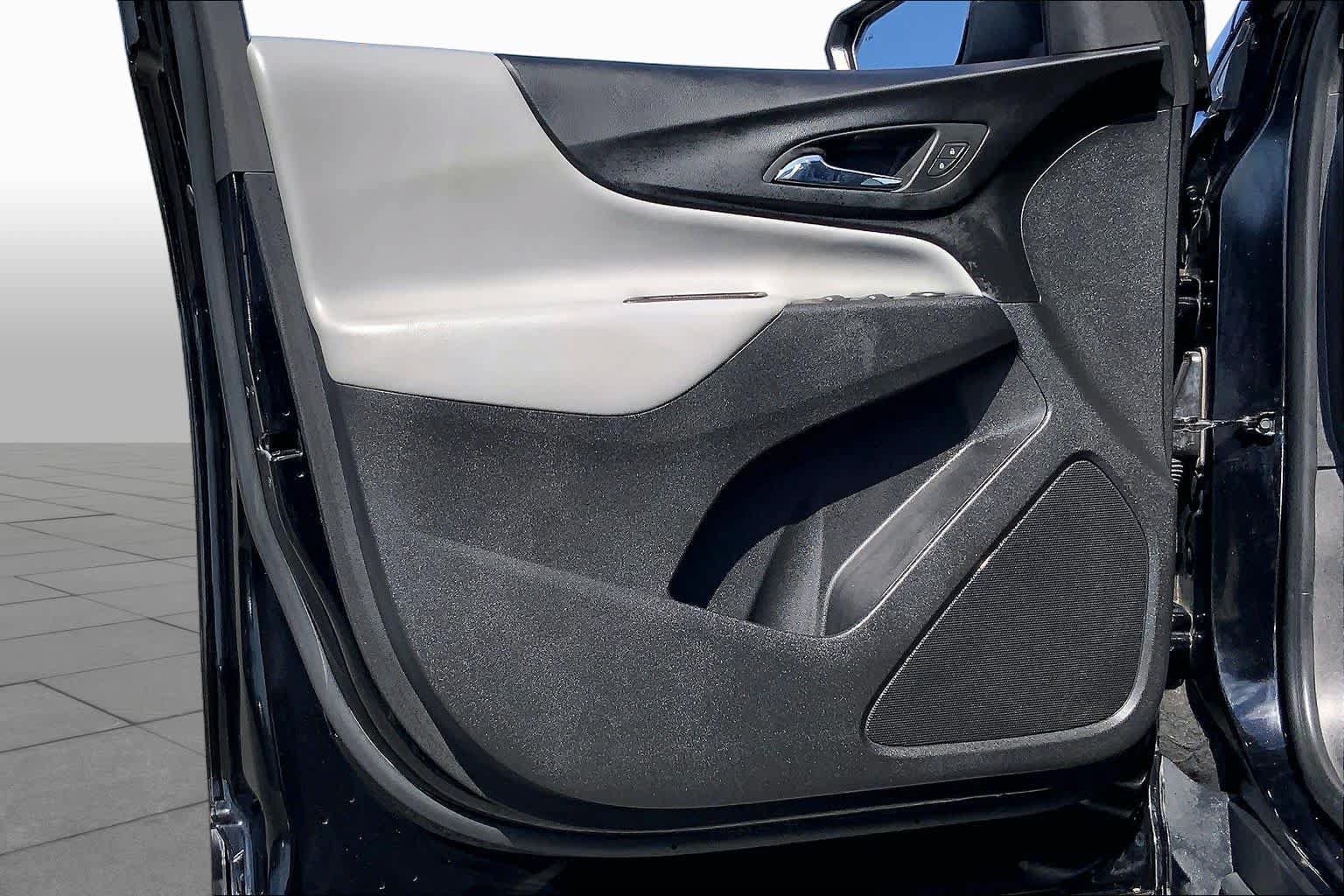 Used 2023 Chevrolet Equinox LS w/ LS Convenience Package FWD image 21