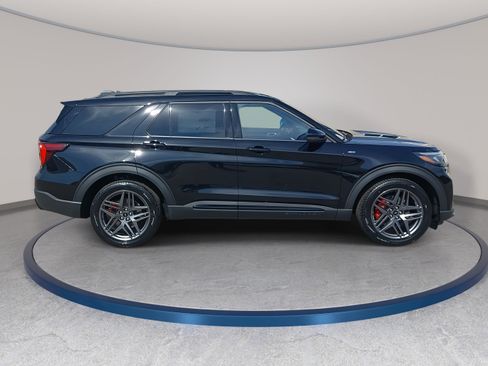 New 2026 Ford Explorer ST-Line w/ ST-Line Street Pack RWD image 4