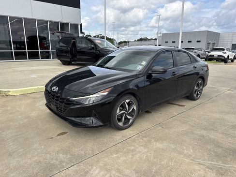 Used 2023 Hyundai Elantra SEL w/ Convenience Package FWD image 2