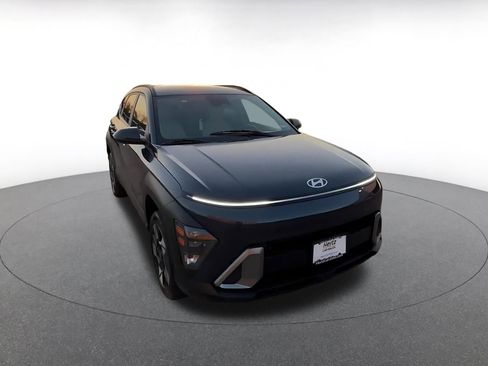 Used 2025 Hyundai Kona SEL image 3