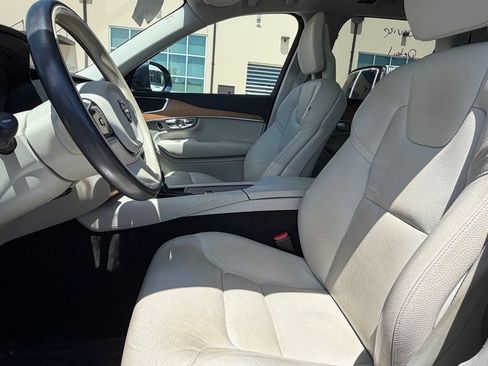 Used 2022 Volvo XC90 T5 Momentum w/ Advanced Package FWD image 6