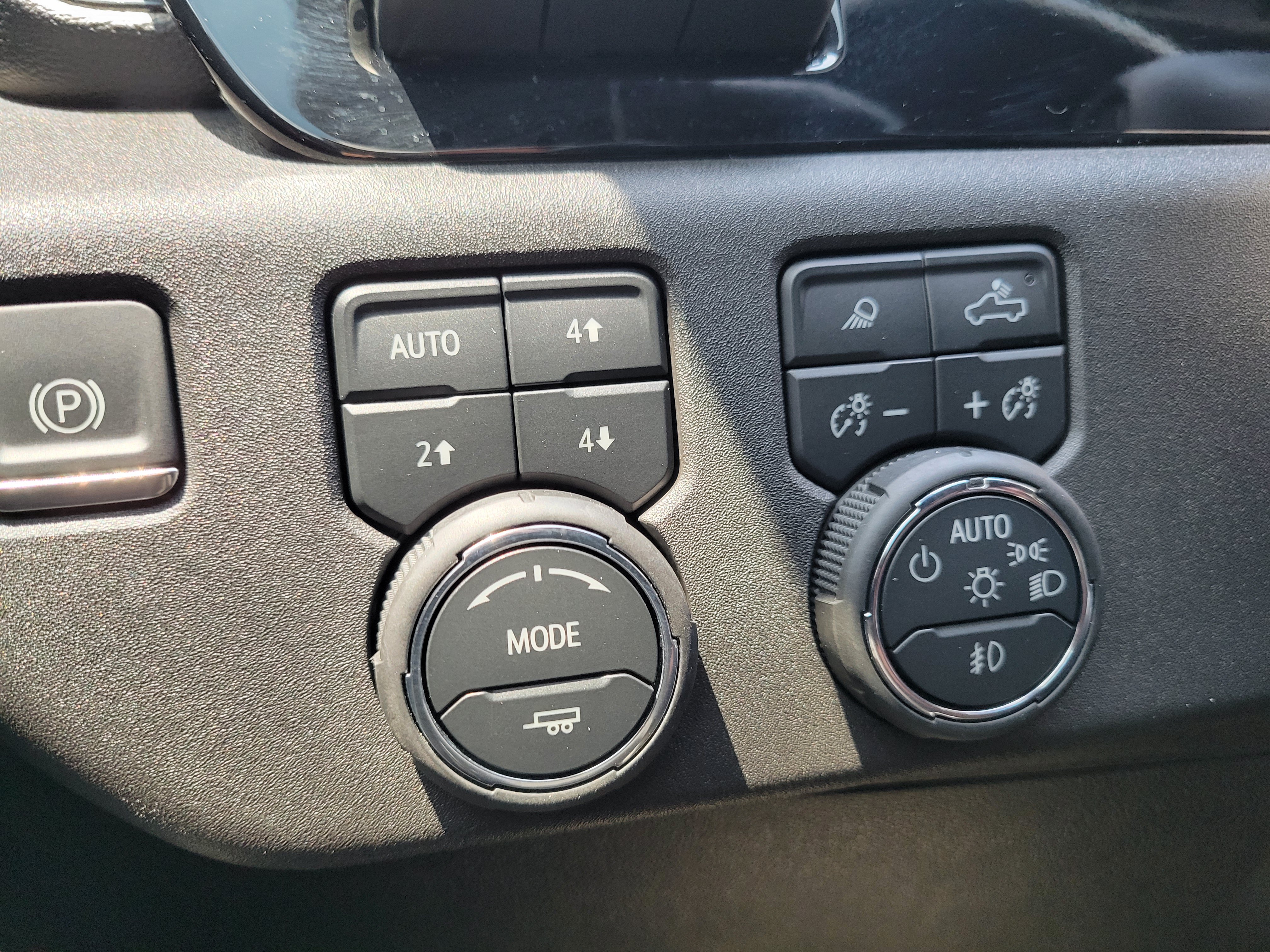 Certified 2025 Chevrolet Silverado 2500 ZR2 w/ Technology Package AWD/4WD image 25