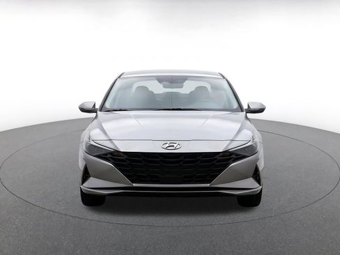 Used 2025 Hyundai Elantra Limited FWD image 2